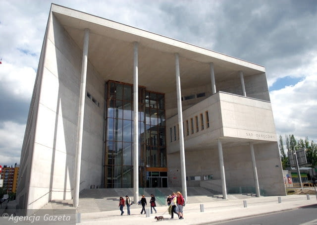 Sąd Okręgowy w Katowicach, proj. Archistudio Pilinkiewicz&Studniarek 13.05.2009 KATOWICE NOWY BUDYNEK SADU OKREGOWEGO WEJSCIE DO BUDYNKU OD STRONY UL FRANCUSKIEJ FOT. PRZEMEK JENDROSKA / AGENCJA GAZETA