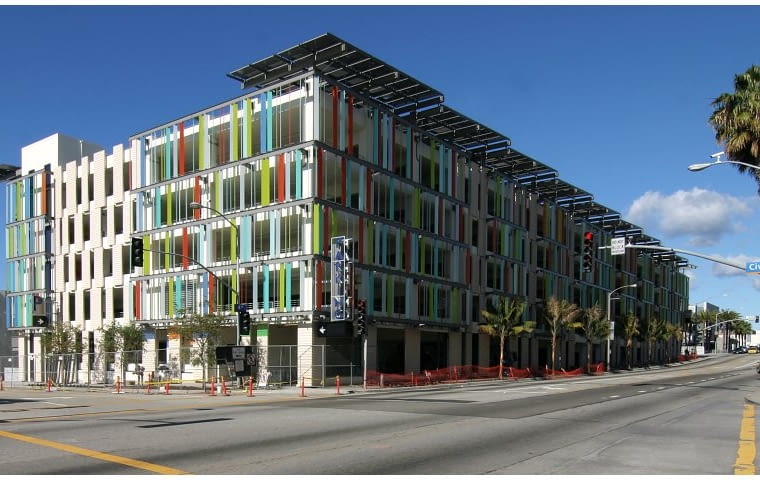 Parking Santa Monica, projekt Moore Ruble Yudell Architects parking, Santa Monica, moore ruble yudell architects