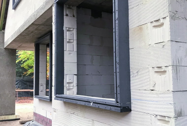 Producenci systemów montażowych oferują wyroby łatwe w zastosowaniu i jednocześnie zapewniające uzyskanie wymaganych parametrów w zakresie energooszczędności Producenci systemów montażowych oferują wyroby łatwe w zastosowaniu i jednocześnie zapewniające uzyskanie wymaganych parametrów w zakresie energooszczędności