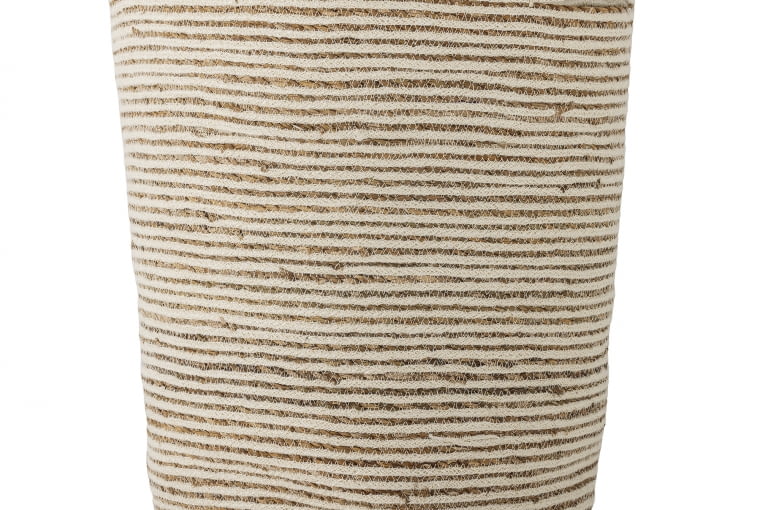 Kosz Selena, juta, 40 x 49 cm, ok. 336 zł. Kosz Selena, juta, 40 x 49 cm, ok. 336 zł.