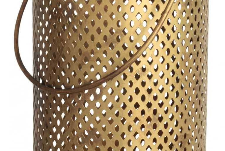 H&M Home: duża latarenka z metalu. Cena: 79,90 zł. H&M Home, piknik, akcesoria piknikowe, koc piknikowwy