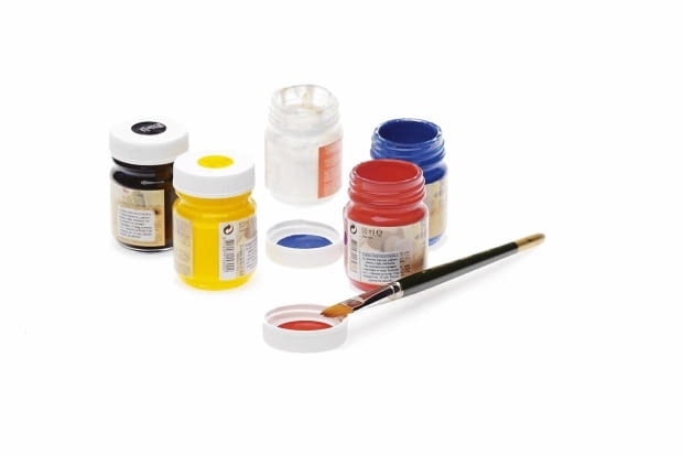 FARBA AKRYLOWA PEDZEL MALOWANIE WZORNICTWO MALOWANE KAMIENIE POMYSLY DEKORACJA OZDOBA WYKONANIE ARTYSTA PLASTYK IWONA MISKIEWICZFOT. PAWEL SLOMCZYNSKI / AGENCJA GAZETAPUBLIKACJA KWIETNIK NR 8 (104) - 8.2003