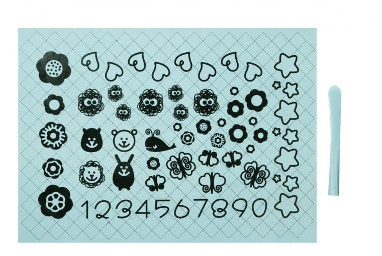 Silikonowa stolnica po zwinięciu w rulon zajmie niewiele miejsca w szufladzie. SOCKERKAKA, 45 x 62 cm 29,99 zł/zestaw z nożem IKEA.