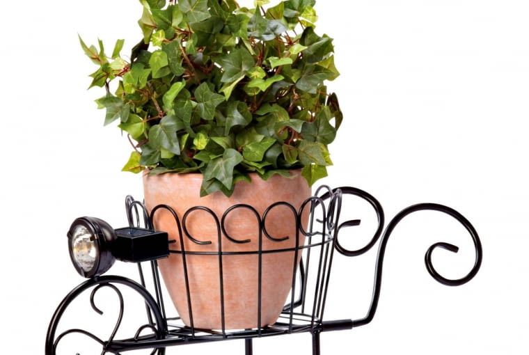 Lampa solarna LED/JULA. Oryginalna ozdoba z czujnikiem zmierzchu. Cena: 79,90 zł, www.jula.pl