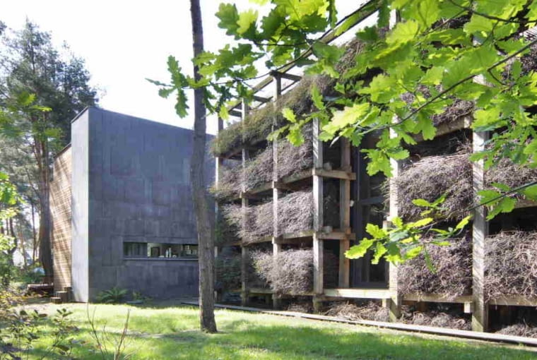 Wielopokoleniowy dom z tężnią pod Warszawą. Proj. Kulczyński Architekt Wielopokoleniowy dom z tężnią pod Warszawą. Proj. Kulczyński Architekt