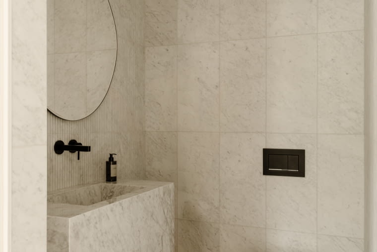 Przebudowa bliźniaka z lat 70. Proj. MFRMGR Architekci