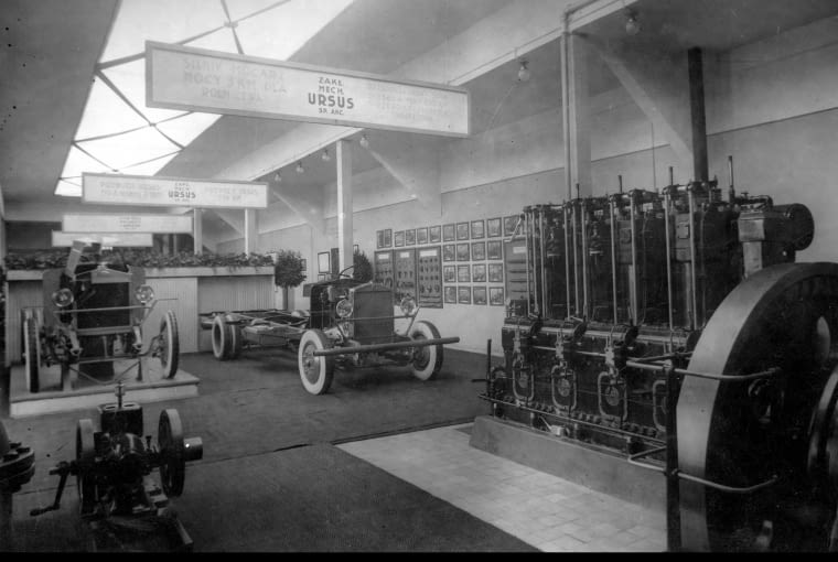 Pawilon przemysłu samochodowego URSUS na Powszechnej Wystawie Krajowej w Poznaniu 1929