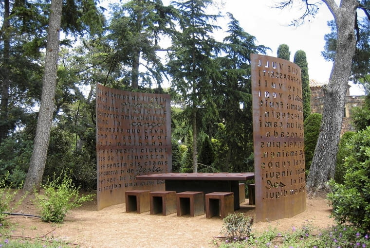 Zaciszny kącik wypoczynkowy cały z Cor-Tenu.