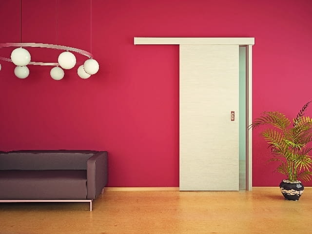 Drzwi przesuwne montowane w systemie naściennym. drzwi przesuwne