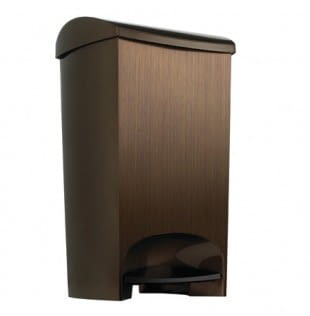 KOSZE NA ŚMIECI. Z metalu. Ma przedziałkę, która rozdziela śmieci na dwie grupy: te, które można i te których nie można poddać recyklingowi. 420 zł, modernform.pl