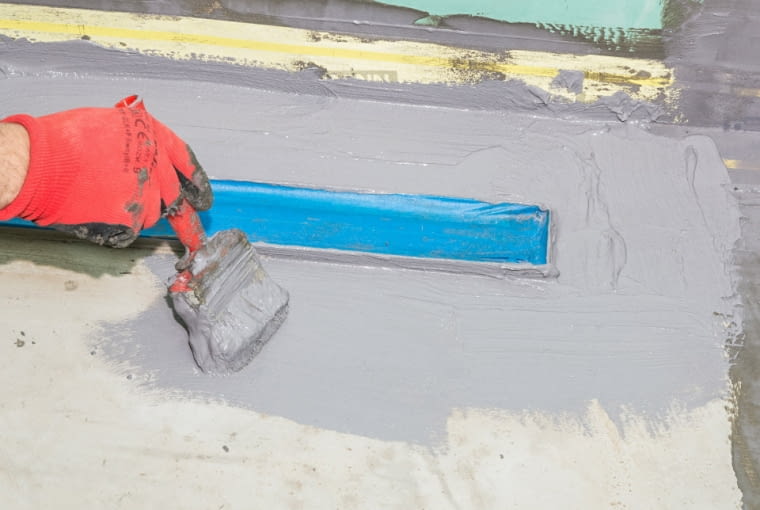 hydroizolacja odpływu liniowego fot. WEBER hydroizolacja odpływu liniowego fot. WEBER