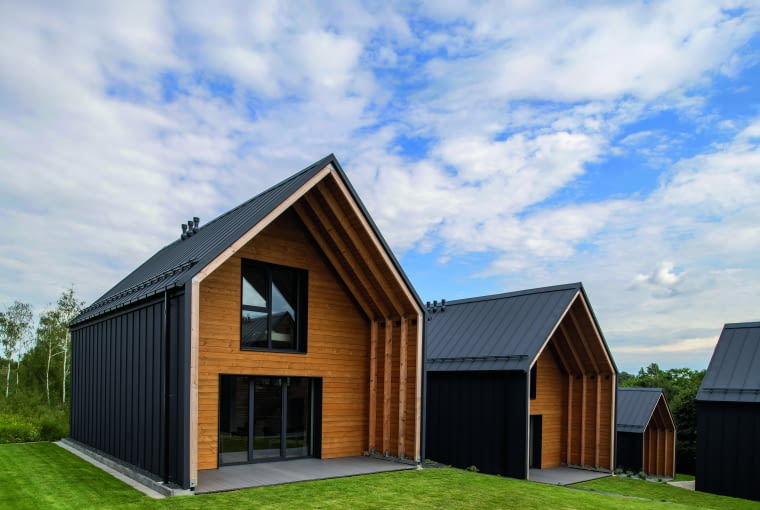 Współczesne obróbki blacharskie są symbolem trwałości. Mowa tu o elementach, których nie ruszy ekstremalna pogoda, a także o częściach, które perfekcyjnie radzą sobie z uszkodzeniami mechanicznymi