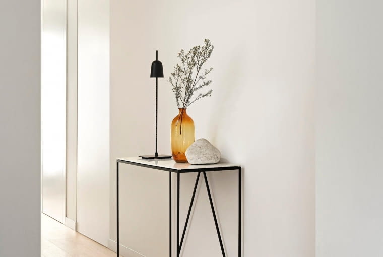 Konsola Thin (Calligaris), kolor czarny, 90 x 35 x 80 zł, metal, 2079 zł, eyeondesign.pl