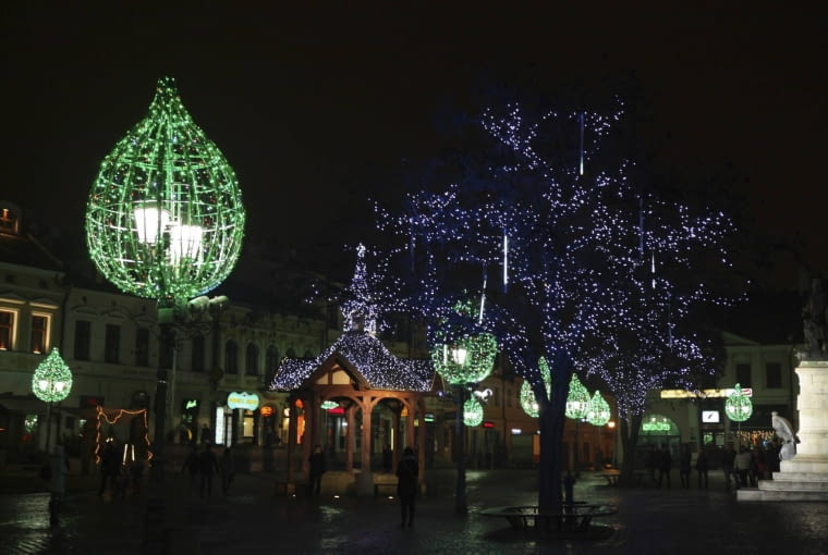 07.12.2014 Rzeszow , Swiateczne swiatelka na rzeszowskich ulicach . Fot. Jerzy Chaba / Agencja Gazeta SLOWA KLUCZOWE: rzeszow swiatelka swiateczne swiatelka 07.12.2014 Rzeszow , Swiateczne swiatelka na rzeszowskich ulicach . Fot. Jerzy Chaba / Agencja Gazeta SLOWA KLUCZOWE: rzeszow swiatelka swiateczne swiatelka