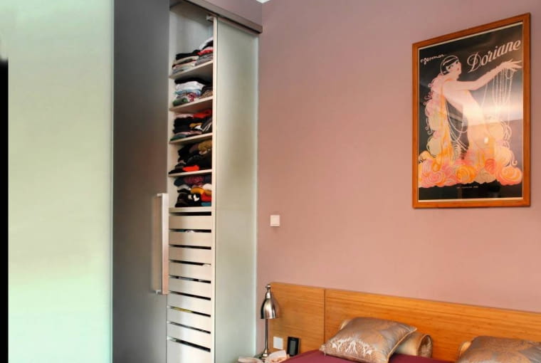 WNETRZA , POKOJ - SYPIALNIA , GARDEROBA PROJEKT WNETRZA EWA PATALAS / STUDIO WNETRZ , ALEKSANDRA FOLTYNSKA / PRINCESS ANA & BERTA STYLIZACJA I FOT. MONIKA FILIPIUK - OBALEK PUBLIKACJA CZTERY KATY NR 4 (259) - 4 2013 SLOWA KLUCZOWE: WNETRZE POKOJ SYPIALNIA ZDJĘCIE DO WKŁADKI: PUBLIKACJA CZTERY KATY NR 4 (259) - CZASOPISMA