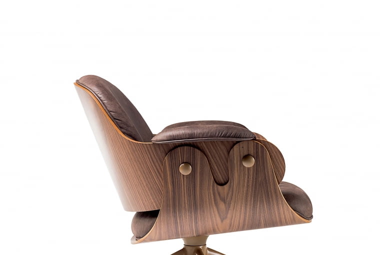 Szezlong Lounger zaprojektowany przez hiszpańskiego designera Jaime Hayona dla marki BD Barcelona. Luksusowy mebel w wersji fornirowanej orzechem, bdbarcelona.com Szezlong Lounger zaprojektowany przez hiszpańskiego designera Jaime Hayona dla marki BD Barcelona. Luksusowy mebel w wersji fornirowanej orzechem, bdbarcelona.com
