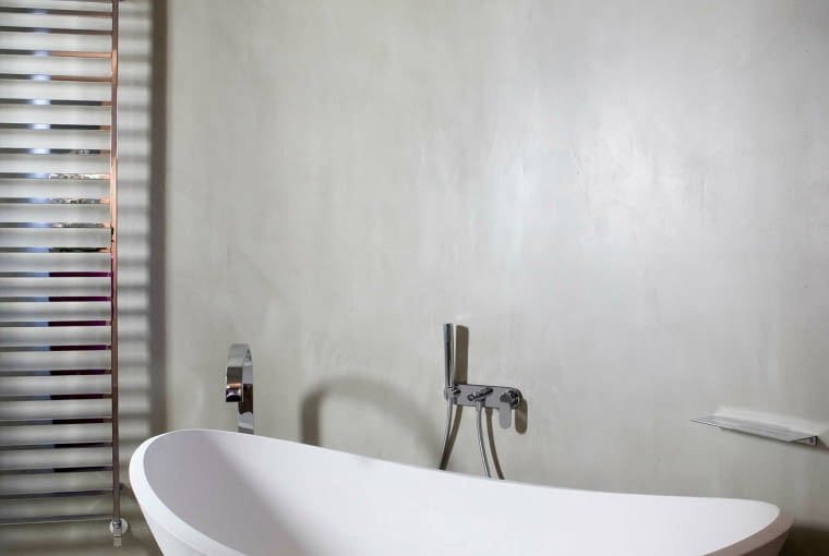 Wanna na wymiar przyścienna owalna - beton dekoracyjny hd surface