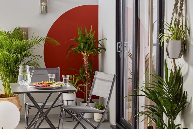 Półokrągły parasol na taras lub balkon