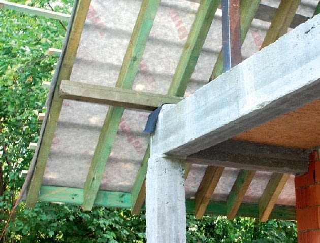 Zaimpregnowana konstrukcja dachu przykryta membraną dachową