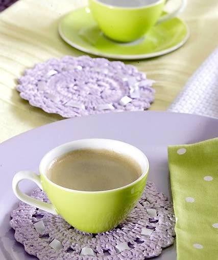 02.04.2008 WARSZAWA SESJA WNETRZE KOLOR WZOR NZ PORCELANOWA FILIZANKA STYLIZACJA JOANNA PLACHECKA DLA CZASOPISMA CZTERY KATY FOT. ARKADIUSZ SCICHOCKI / AGENCJA GAZETA PUBLIKACJA CZTERY KATY NR 6 (200) - 6 2008