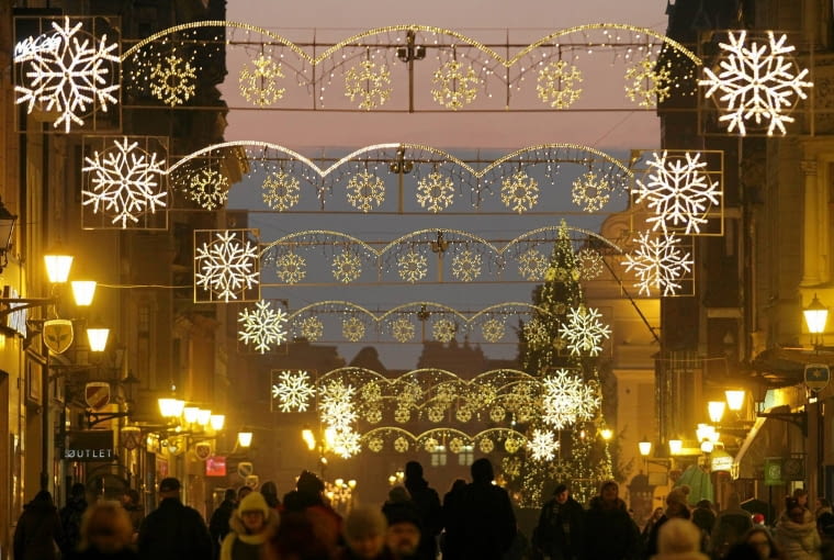 10.12.2014 Torun . Iluminacja swiateczna na ul . Szerokiej w Toruniu . Fot. Wojciech Kardas / Agencja Gazeta DLOTO strony lokalne GW - Toruń SLOWA KLUCZOWE: swieta ZDJĘCIE DO WKŁADKI: DLOTO strony lokalne GW - Toruń 10.12.2014 Torun . Iluminacja swiateczna na ul . Szerokiej w Toruniu . Fot. Wojciech Kardas / Agencja Gazeta DLOTO strony lokalne GW - Toruń SLOWA KLUCZOWE: swieta ZDJĘCIE DO WKŁADKI: DLOTO strony lokalne GW - Toruń