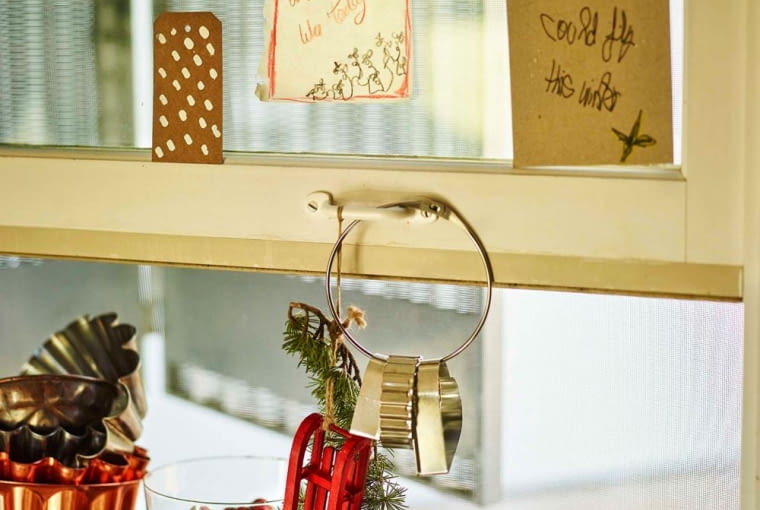 ZARA Home: ozdoba w kształcie czerwonych sanek - 12,90 zł; bawełniane ściereczki kuchenne - 39,90 zł (2 szt.) święta, boże narodzenie, zara home