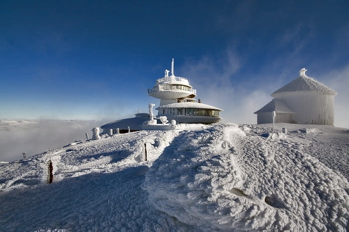 Obserwatorium na Śnieżce w zimie Obserwatorium na Śnieżce w zimie