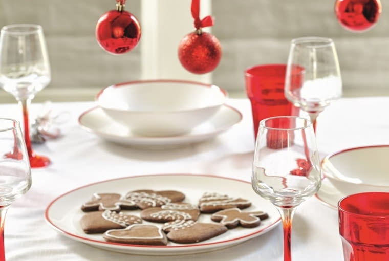 F&F Home: Zastawa stołowa 109,99 zł (18 szt.); Półmisek 24,99 zł; Kieliszek 3,99 zł; Szklanka 3,49 zł zł; Widelec 2,49 zł/szt.; Nóż 2,99 zł/szt. zastawa, F&F, F&F Home, święta, boże narodzenie