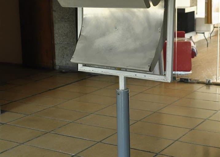 Jednostka Marsylska, proj. Le Corbusier - charakterystyczne i pomysłowe lampy wewnątrz budynku