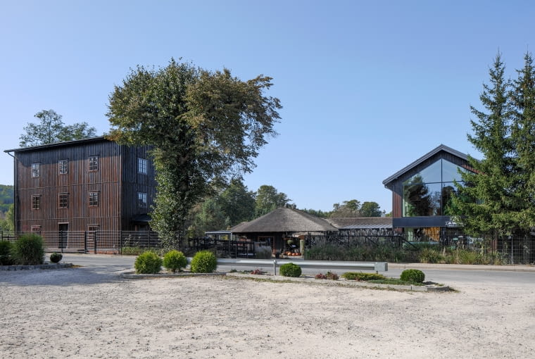 Nowoczesny pawilon restauracyjny w Bondyrzu. Proj. MTA Architekci