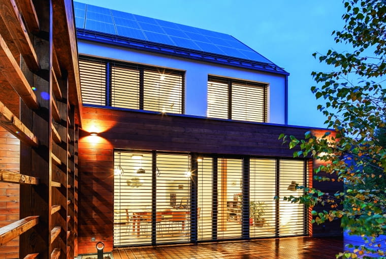 Wraz ze wzrostem świadomości inwestorzy chętniej decydują się na ciepłe i bezpieczne rozwiązania Okna