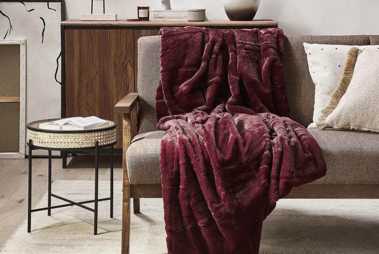 Koc TANTAN 150 x 200 cm Burgundowy Koc TANTAN 150 x 200 cm Burgundowy