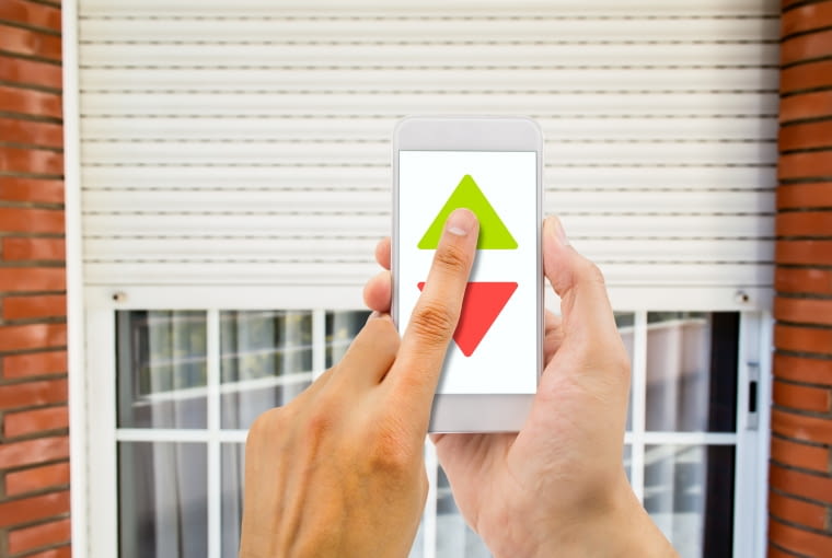 Niektórymi roletami zewnętrznymi można również sterować z poziomu aplikacji.