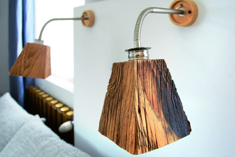 KINKIETY to również dzieło Wojtka. Zostały zrobione ze starego świerkowego drewna, wypalonego przez słońce.