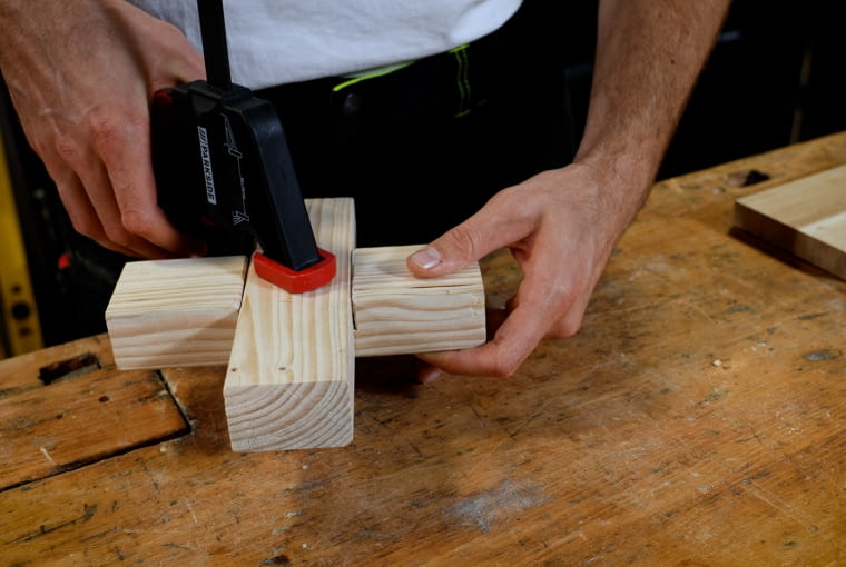 Krok 2: Narysowanie złącza na zakładkę na drewnie konstrukcyjnym (A) Krok 2: Narysowanie złącza na zakładkę na drewnie konstrukcyjnym (A)