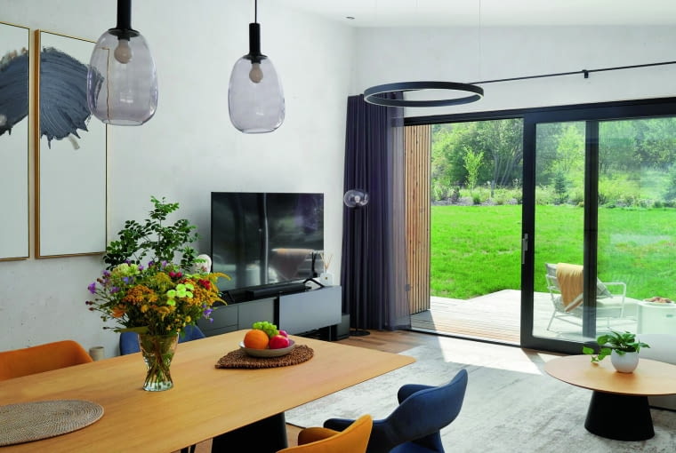 Coraz częściej stolarka to mocny akcent wizualny, który podkreśla charakter domowych wnętrz