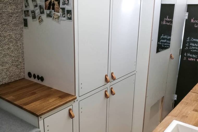 Całą zabudowę busa Zosia i Kuba wykoali samodzielnie!