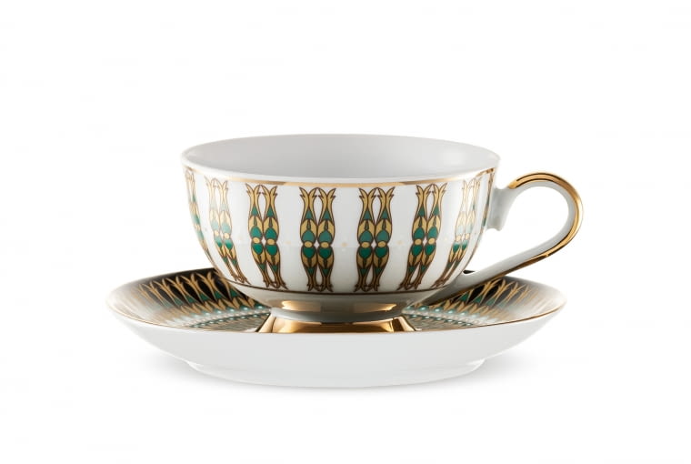 Astra India, Porcelana Ćmielów, cena: 64 zł, Fason Astra to jeden z największych klasyków ćmielowskiej porcelany – oszczędny w formie, lecz wyrazisty. Filiżanka Astra India wykonywana jest ręcznie za pomocą pasteli i pędzli. Fot. Polska Grupa Porcelanowa za sprawą Poczty Porcelanowej, zadba o dostarczenie upominku w Twoim imieniu. Na stronie porcelana.pl, w zakładce „prezent” znajdziesz propozycje filiżanek, które będą idealnym podarunkiem dla ukochanej mamy. Filiżanka z Ćmielowa