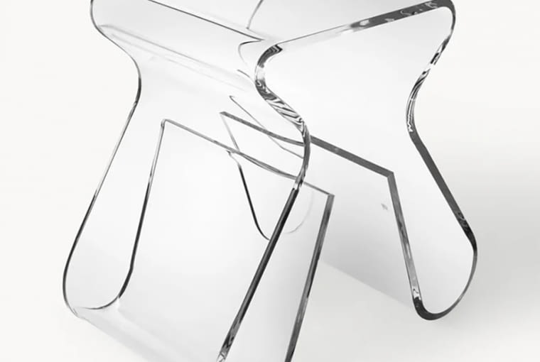 Stołek Loop (Umbra) z uchwytem na czasopisma, tworzywo sztuczne, wys. 43 cm, 1249 zł, westwing.pl