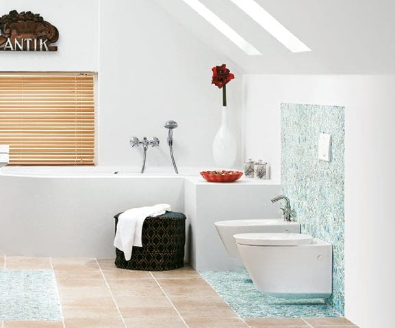 Bidet podwieszany montuje się do ściany za pomocą śrub lub na specjalnych stelażach. Bidet podwieszany montuje się do ściany za pomocą śrub lub na specjalnych stelażach.