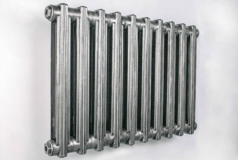 Bart/TERMA | Wymiary [mm]: szer. 274-1408 (1-17 żeberek), wys. 580 | materiał: żeliwo | moc 218-1236 W | maks. temp.: 95oC; zastąpi grzejniki żeliwne starego typu w małych mieszkaniach. Cena: 235-450 zł (żeberko), www.termaheat.pl