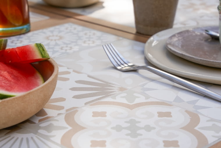 Stół z blatem ceramicznym