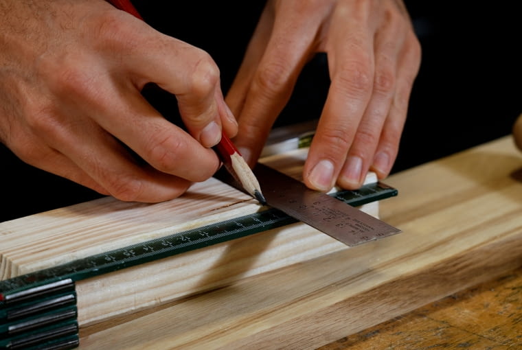 Krok 2: Narysowanie złącza na zakładkę na drewnie konstrukcyjnym (A) Krok 2: Narysowanie złącza na zakładkę na drewnie konstrukcyjnym (A)