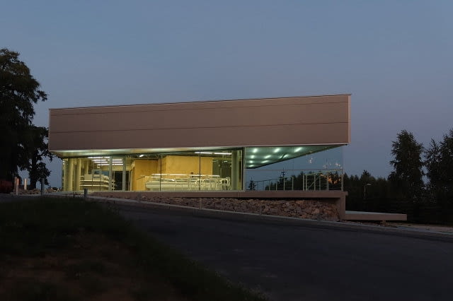 BRYŁA: Pawilon stacji paliw w Sierczy koło Wieliczki, proj. Group_A Architects Pawilon stacji paliw w Sierczy koło Wieliczki, proj. Group_A Architects