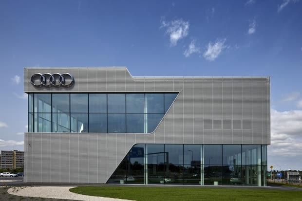Centrum sprzedazy samochodów marki Audi, Bratysława Wystawa poświęcona Współczesnej Architekturze Słowacji 1989-2013 w fotografiach L'ubo i Moniki Stacho