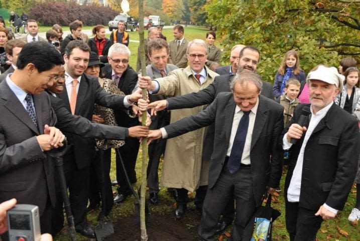 Czeremcha posadzona przez przedstawicieli ambasad krajów - uczestników Konferencji Klimatycznej Czeremcha posadzona przez przedstawicieli ambasad krajów - uczestników Konferencji Klimatycznej