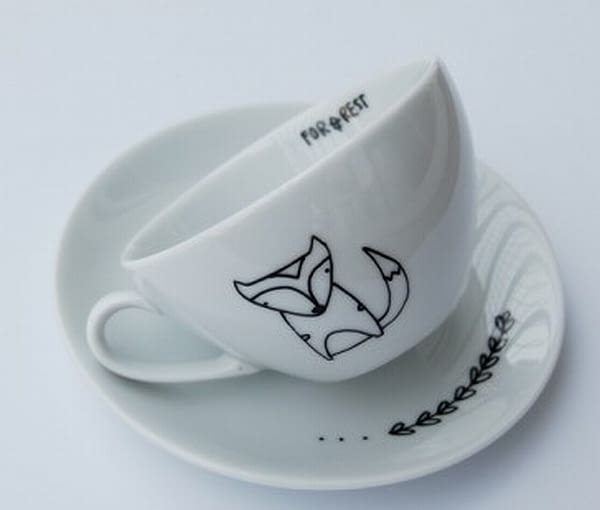Wysokiej jakości biała, porcelanowa filiżanka od ForRest jest ręcznie malowana według autorskiego projektu. Kupisz ją na for-rest.shwrm.com za 35 zł. polski projekt, polski design, święta, prezent na święta