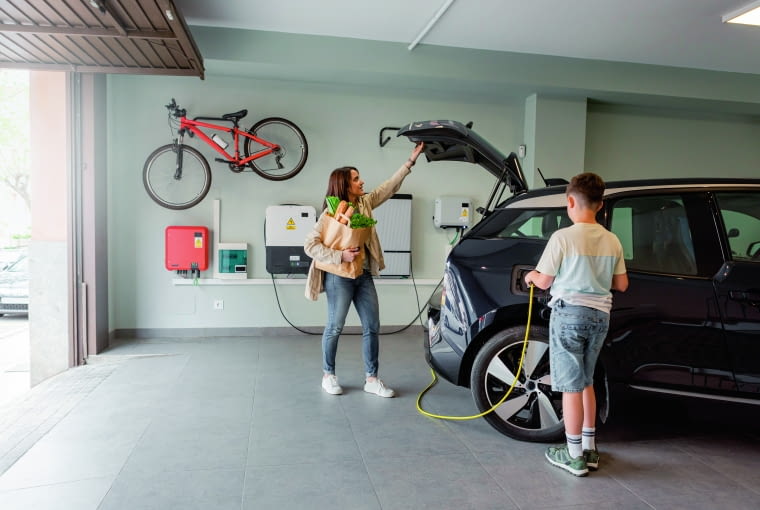 Dom z garażem to wygodne rozwiązanie dla wszystkich obecnych i przyszłych właścicieli samochodów elektrycznych Dom z garażem to wygodne rozwiązanie dla wszystkich obecnych i przyszłych właścicieli samochodów elektrycznych