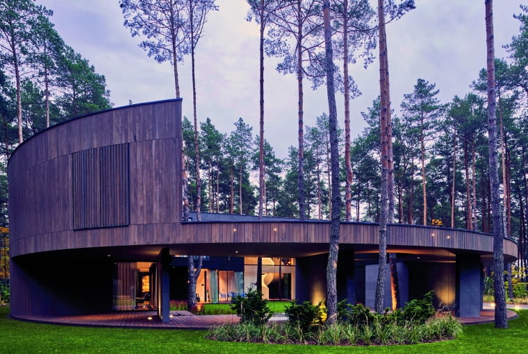 Circle Wood: Dom wyciosany na pniu Domy o wyjątkowej architekturze