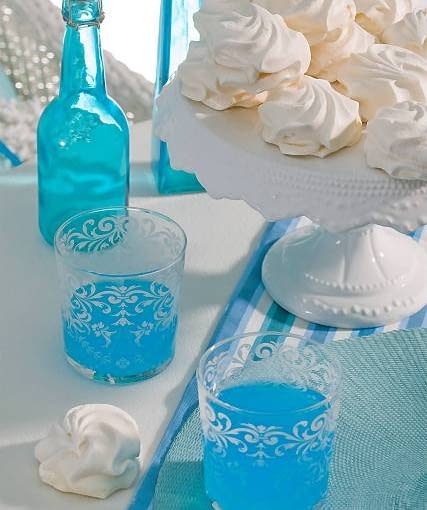 19.03.2008 WARSZAWA SESJA WNETRZE KOLOR WZOR NZ SZKLANKI BUTELKA STYLIZACJA JOANNA PLACHECKA DLA CZASOPISMA CZTERY KATY FOT. ARKADIUSZ SCICHOCKI / AGENCJA GAZETA PUBLIKACJA CZTERY KATY NR 6 (200) - 6 2008